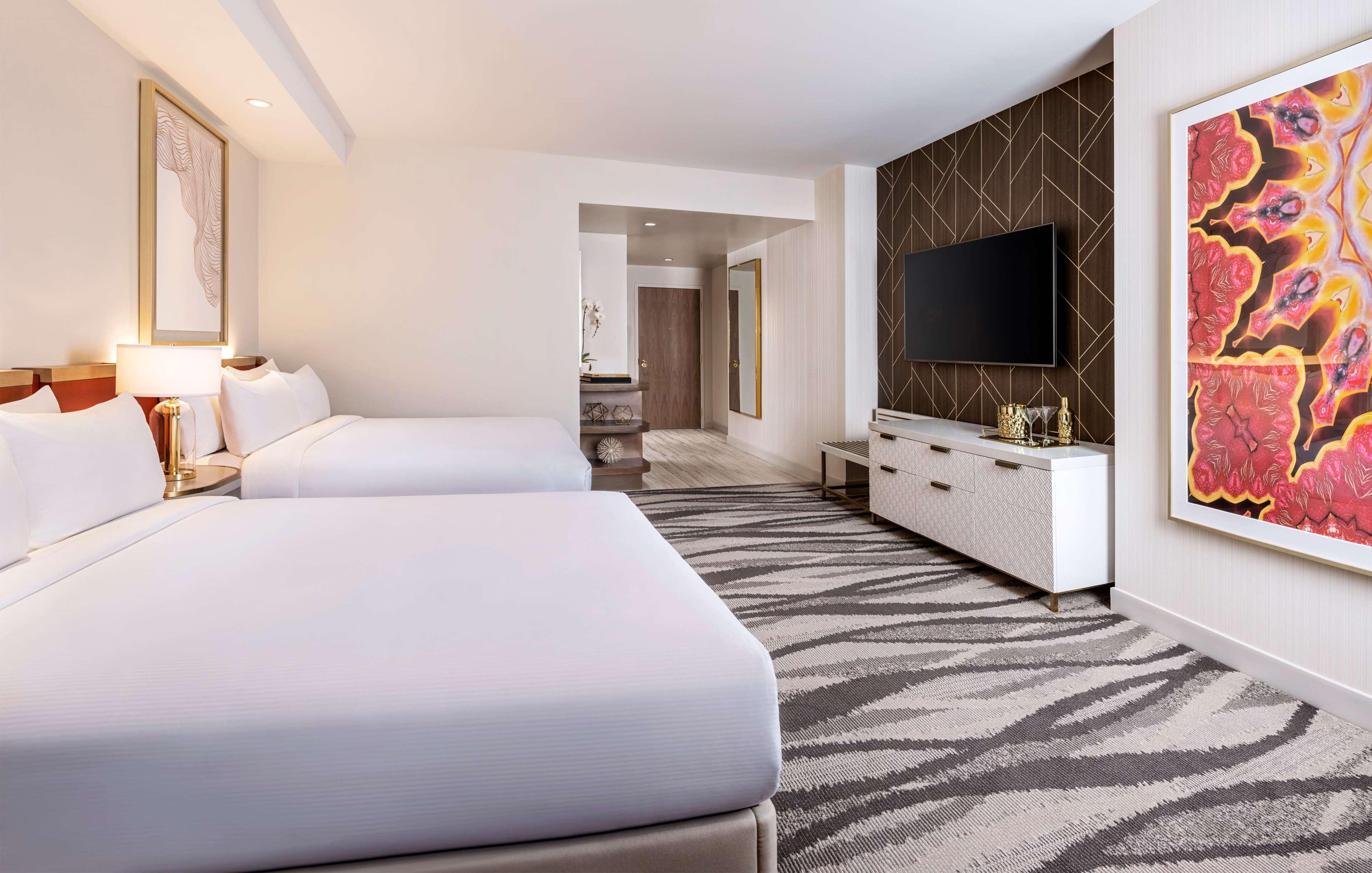 Conrad Las Vegas At Resorts World Exterior foto A guest room at the MGM National Harbor
